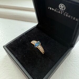Elegant Vintage Gold and Sapphire Ring